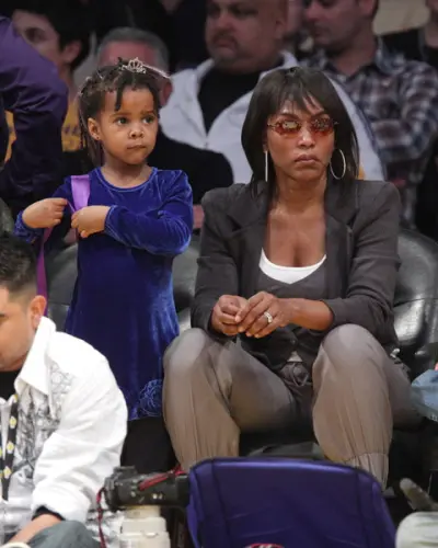 lakers game Angela-Bassett-Lakers-lakers game
