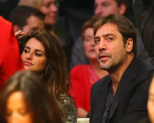 lakers game penelope cruz 122510-24