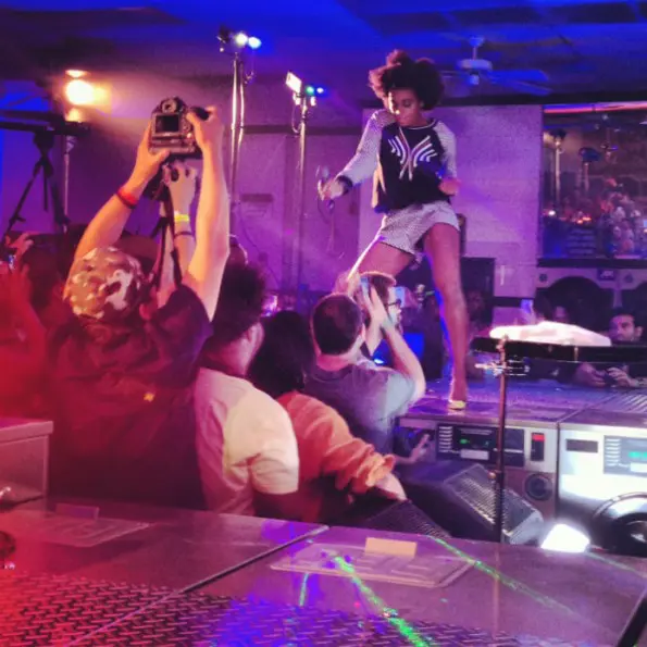 solange knowles-performs at laundromat-the jasmine brand