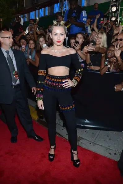 miley cyrus-mtv vma 2013 red carpet-the jasmine brand