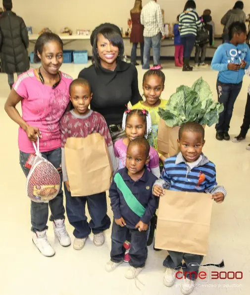 family-kandi kares-feed the needy-thanksgiving 2013-the jasmine brand