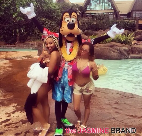 tiny takes daughter-Zonnique-to hawaii for 18th birthday-poolside-the jasmine brand