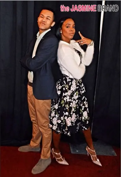 kelly rowland-poses with fan-capital hill-taco bell-boys and girls club-the jasmine brand