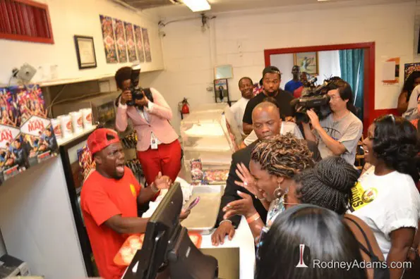 iv-kevin hart-memphis-free bbq sandwhiches-think like a man too-the jasmine brand