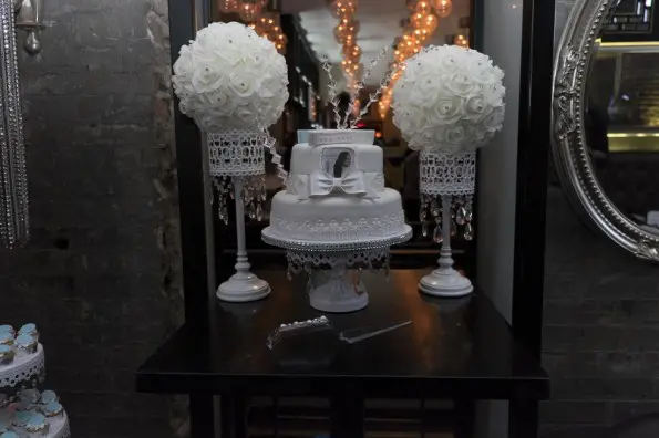 cake display