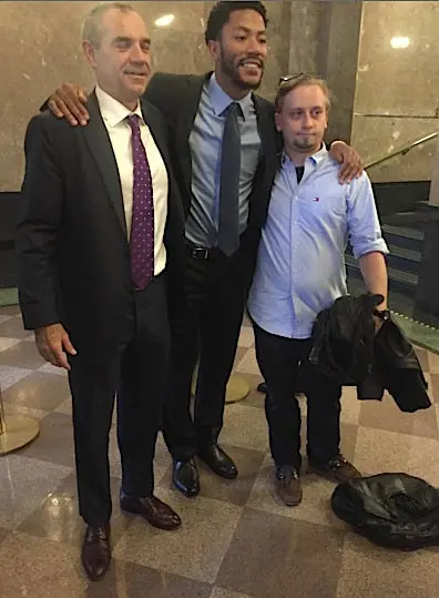 Derrick Rose Cleared in Rape Lawsuit, Poses With Juror Derrick Rose Cleared in Rape Lawsuit, Poses With Juror