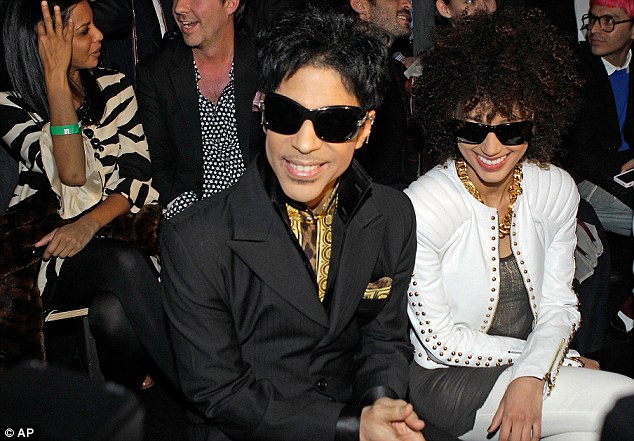 Prince & Nicki Minaj Rock the Versace For H&M Fashion Show: Video –  Billboard
