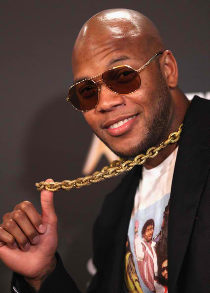 Australian music festival promoter Brett Lean has just served rapper Flo Rida, real name Tramar Dillard, with a lawsuit via Facebook! - flo-rida-1