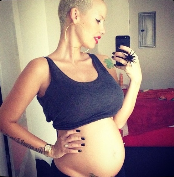 Amber Rose Shows Off Her 21 Week Old Pregnant Belly For Twitter