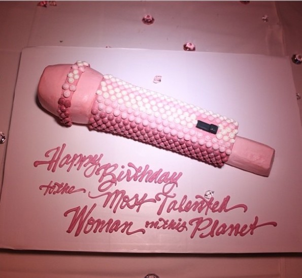 nicki minaj-birthday dinner party 2013-cake-the jasmine brand