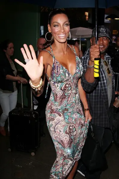 Mariah Carey Gets Tripped Up, Nicki Minaj Channels Monroe + Nicole Murphy Hits GMA