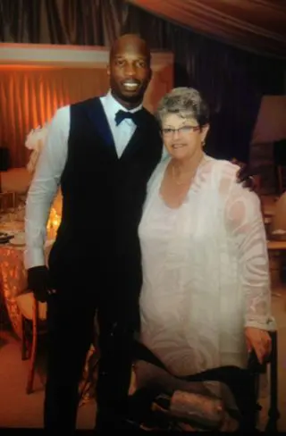 Ochocinco Shares Wedding Photo, Tyra Banks Cup Cakin’ With Rumored Boyfriend + More