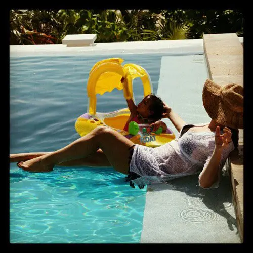 Mariah Carey Leaves The Glam Squad At Home, Vacays With Bambinos