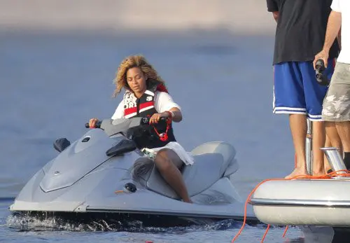 Beyonce Jet Ski’s, Yandy Smith & Jennifer Hudson Hit NYFW + More Celeb Stalking