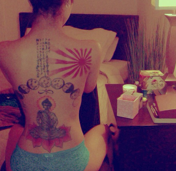 Guess This Sexy, Tattoo’ed Celebrity Backside