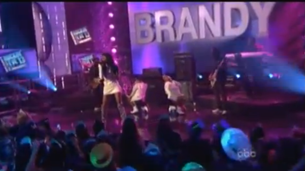 [Video] Newly Engaged Brandy Performs At ‘Rockin’ New Years’ Party