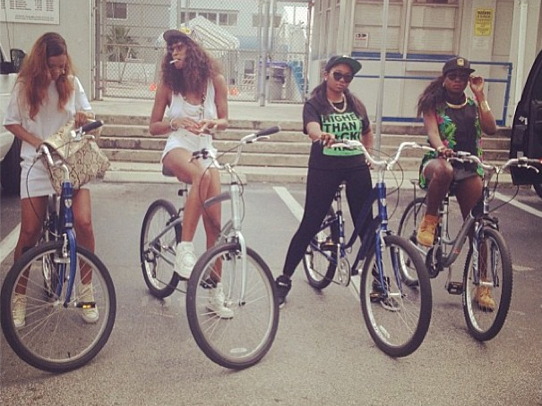 Smoke Something: Celebs Get High & Celebrate 4/20 Feat. Amber Rose, Rihanna, Willie Nelson & Snoop Dogg