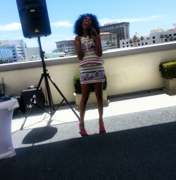 [Video] Brandy Gives Intimate ‘He Is’ Performance for Niecy Nash’s Book Launch