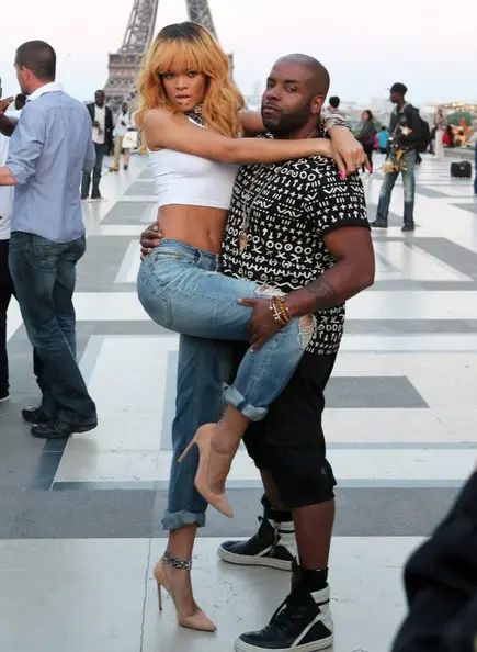 [Photos] Rihanna Plays Tourist At the Eiffel Tower