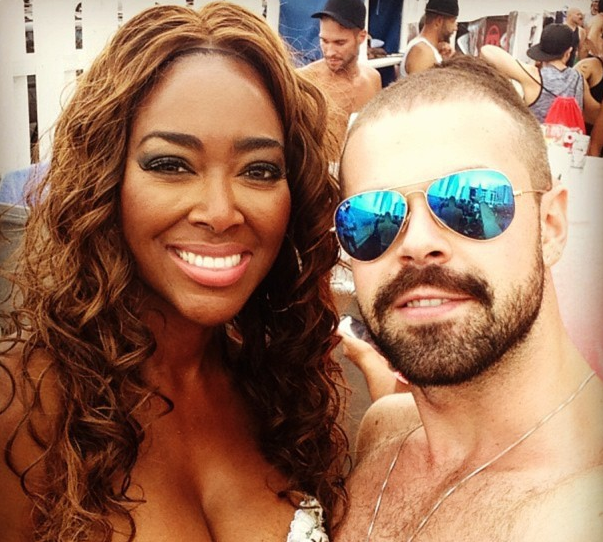 Kenya Moore Goes Beachin’, Beyonce Chats With Jesus + Gabrielle Union Goes Blonde