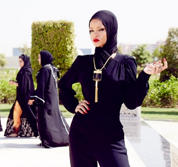 Covered From Head to Toe, Rihanna Rocks Muslim Garb For Abu Dhabi Mosque Shoot