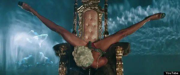 [WATCH] For Mature Eyes Only: Finally! Rihanna Releases ‘Pour It Up’ Video