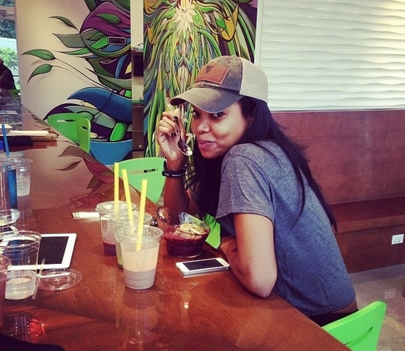 [Photos] Open for Business: LeBron James’ Wife Introduces ‘The Juice Spot’ to the Public + A Few Celeb Friends Stop By