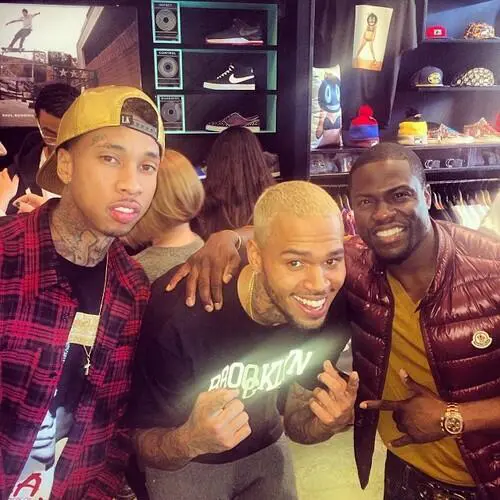 [Photos] Chris Brown Released From Rehab For LA Toy Drive With Kevin Hart & Tyga
