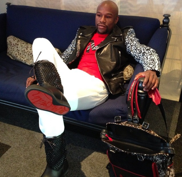 Floyd Mayweather Denies Losing $10Million on Super Bowl Game