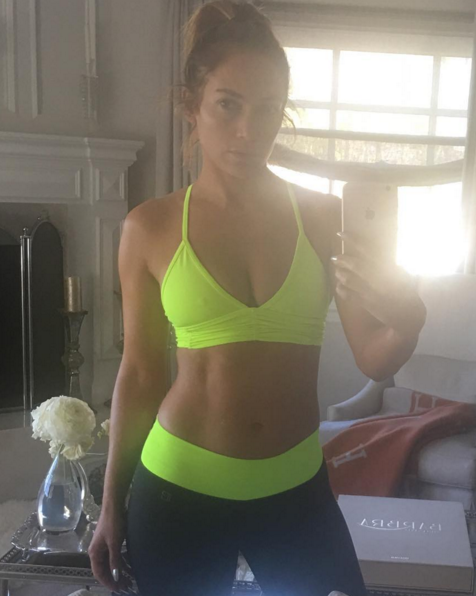 Jennifer Lopez on Her Gone-Viral Makeup-Free Workout Selfie: ‘I Have to Stay in Shape’