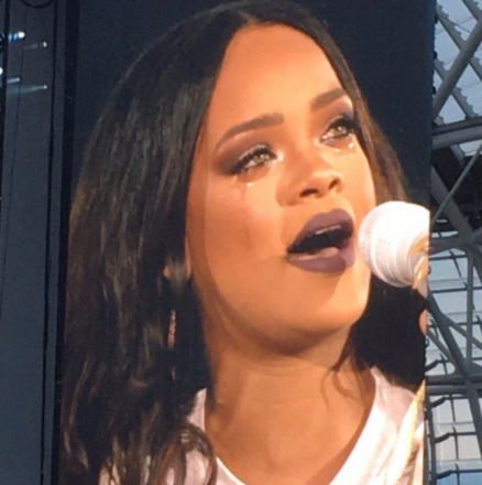 Rihanna Breaks Down In Tears On Stage [VIDEO]