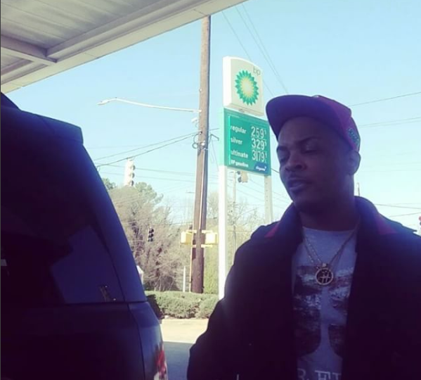 Rapper T.I. Tells Overly Aggressive Fan: Give me some space! [VIDEO]