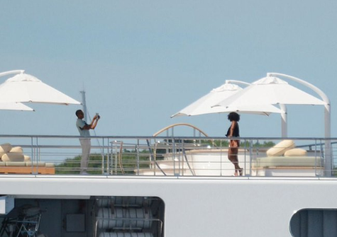 Barack Obama Snaps An Adorable Photo of Wife Michelle [Social Media Reacts]