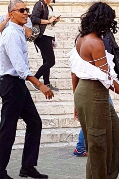 Bill Cosby Arrives At Jury Selection, A Well-Rested Michelle & Barack Obama In Tuscany + Rihanna Hits Parsons [Celebrity Stalking]