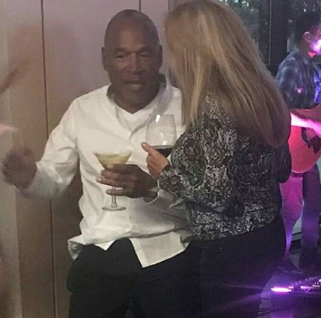 O.J. Simpson Hits Las Vegas Bar, Chats w/ 2 Blondes [Celebrity Stalking]