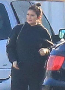 Kylie Jenner Says Pregnancy Pics Photoshopped!