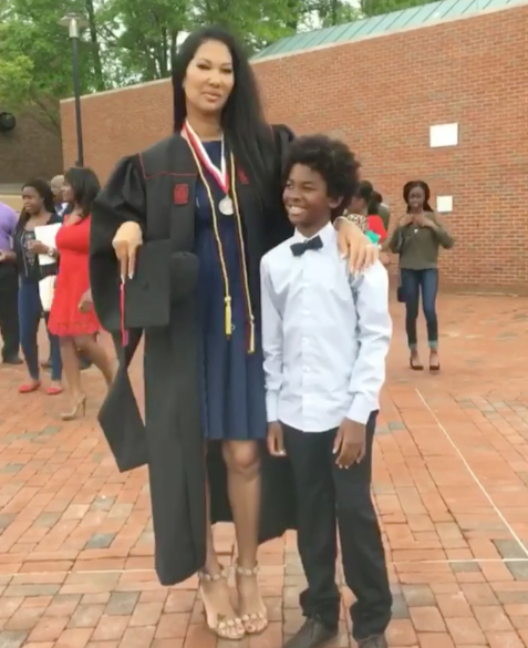 Kimora Lee Simmons Graduates From Business School!