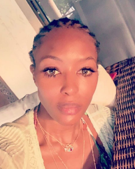 Naomi Campbell Removes Makeup & Extensions For Stunning Bare Faced Photo!