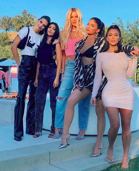 Khloe Kardashian Says The Kardashian Sisters Have Different “KUWTK” Contracts Than Kendall & Kylie Jenner