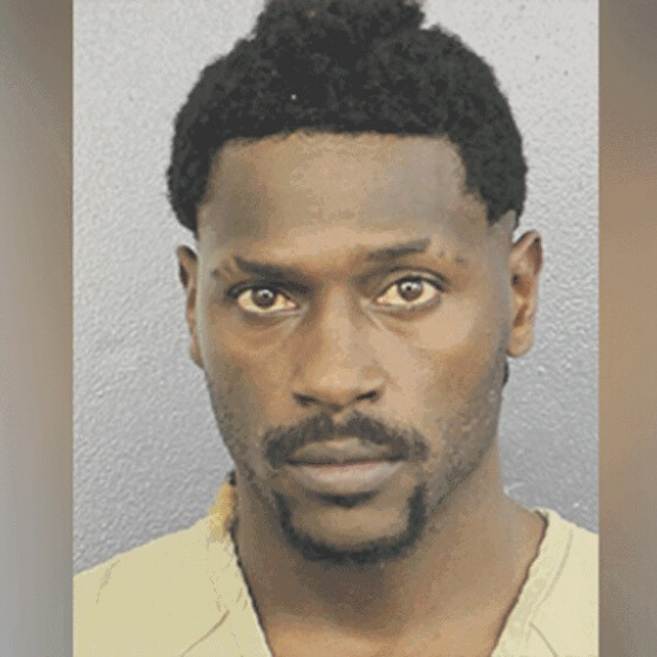 Antonio Brown Turns Himself In To Ft. Lauderdale Police Following Arrest Warrant