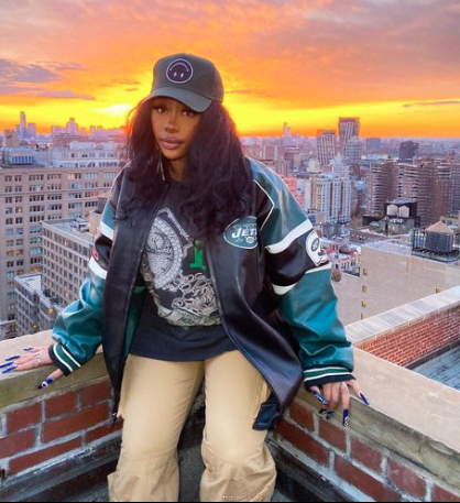 SZA Explains How ‘Painful’ Fibrosis & High Risk Of Breast Cancer Led To The Removal Of Her Breast Implants: ‘They Ended Up Hurting Me’