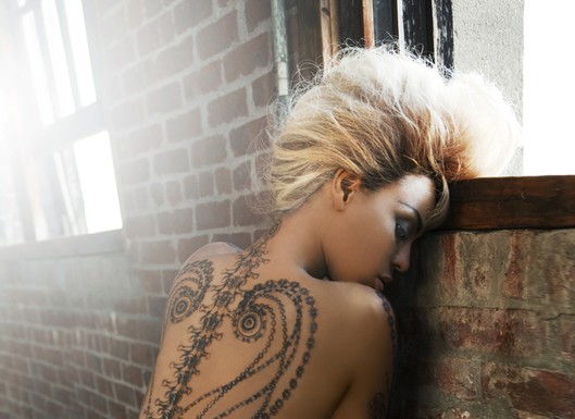 Beyoncés Launches Temporary Tattoo Line Behind The Scenes Commercial Footage Thejasminebrand 