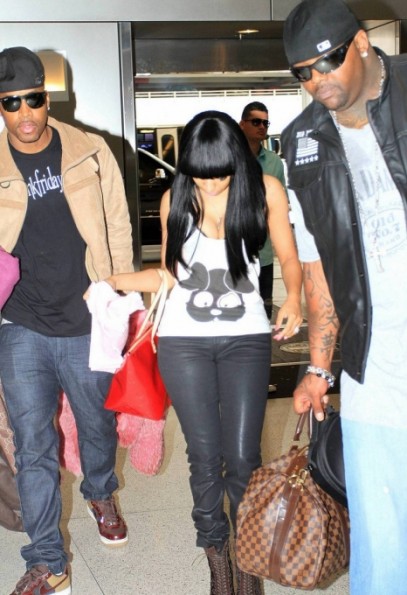 (Miami, FL) Nicki Minaj's Airport Flow, No Outlandish Outfits Included ...