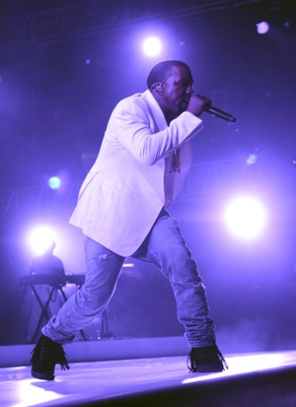 Photos ::: Kanye's Ballerinas & Flashing Lights Hit Essence Music ...