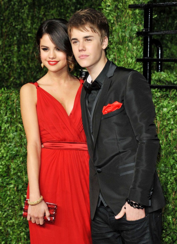 justin-bieber-and-selena-gomez-red-carpet-2011