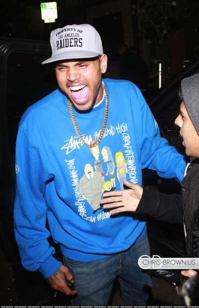[Photos] Chris Brown Spotted Leaving Club Tru & Showing Fans Love ...