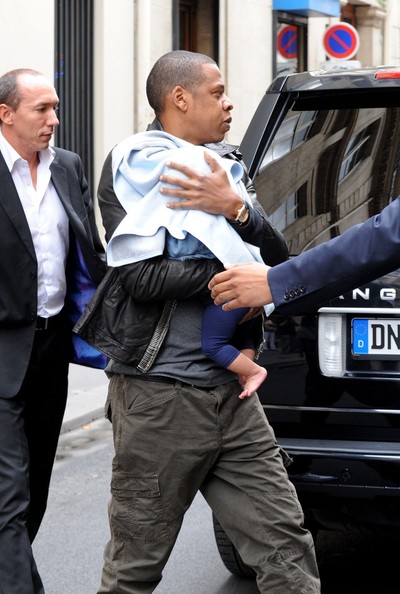 [Photos] Jay-Z Protects Blue Ivy from Photogs in Paris - theJasmineBRAND