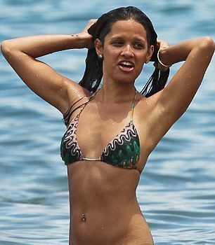 Stop & Stare :: Rocsi Diaz’s Bikini Beach Body Caught in Maui