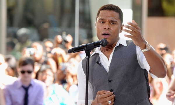 Vocal Swelling, Hemorrhaging Cause Singer Maxwell to Cancel Show