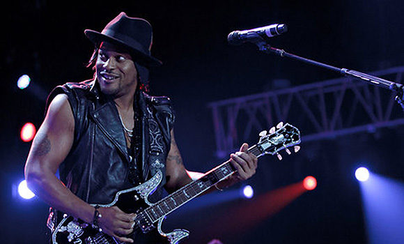 [Video] D’Angelo Returns to New Orleans, Performs ‘How Does It Feel’